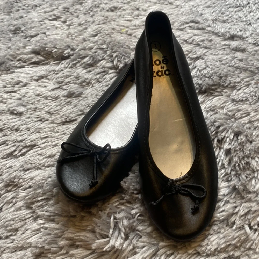 Zoe & Zac Black Ballerina Slip On Flats Girl’s Size 3 Excellent Condition